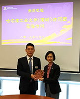 Professor Zhen Liang (left), Provost of HIT (Shenzhen)  presents a souvenirs to Professor Wong Suk-ying, Associate Vice-President of CUHK